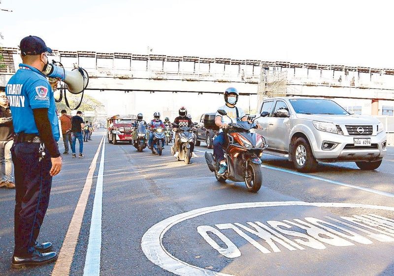Lebih dari 20.000 menepi karena pelanggaran jalur sepeda motor di QC;  Denda P500 mulai 27 Maret