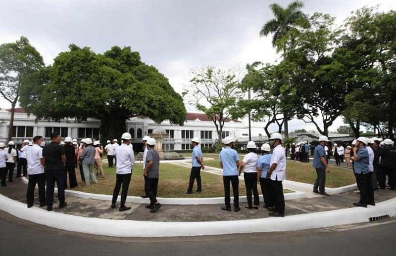 Pejabat istana, pegawai ikut latihan gempa nasional