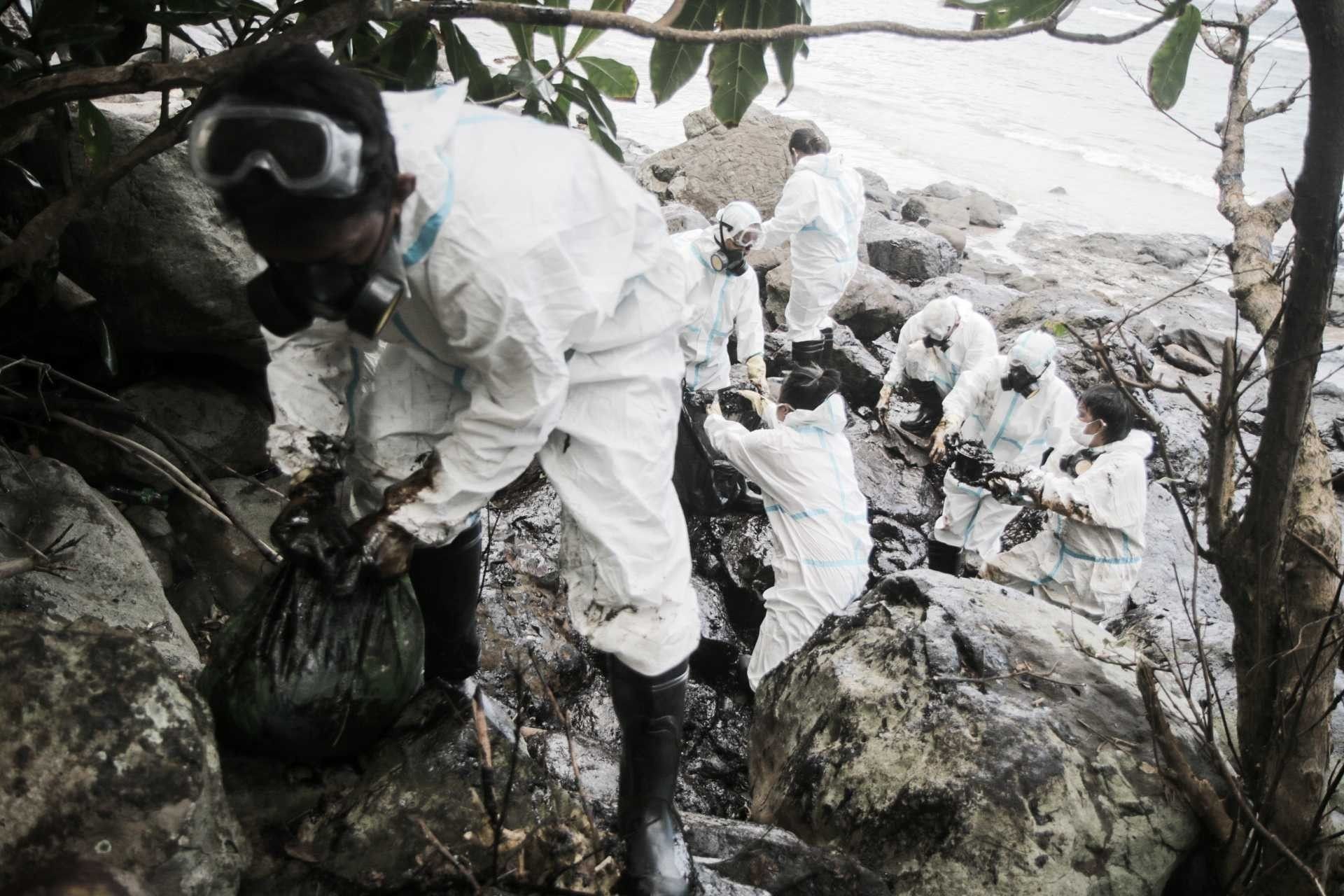 Lawyers, environmentalists demand transparency from gov't, firms behind oil spill