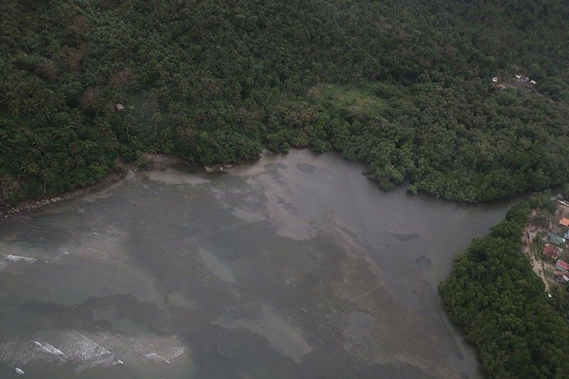 Oil spill umabot na sa Verde Island sa Batangas