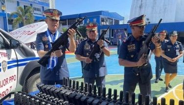 Police Major Gen. Ronaldo E. Olay, director for Directorate for Logistics in Camp Crame (left),  delivers assorted firearms and equipment to Police Regional Office (PRO)-7 yesterday. 