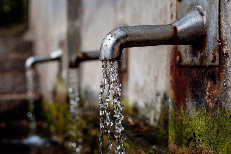 MalacaÃ±ang orders govâ��t agencies to cut down water consumption