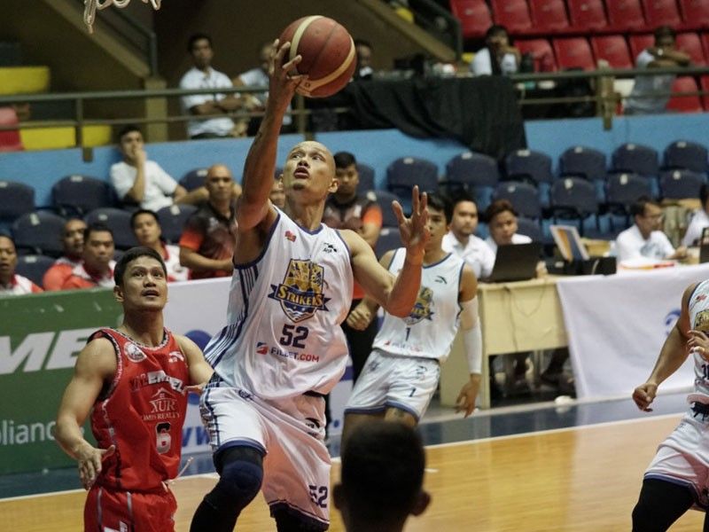Bacoor strikes down Valenzuela for share of MPBL lead