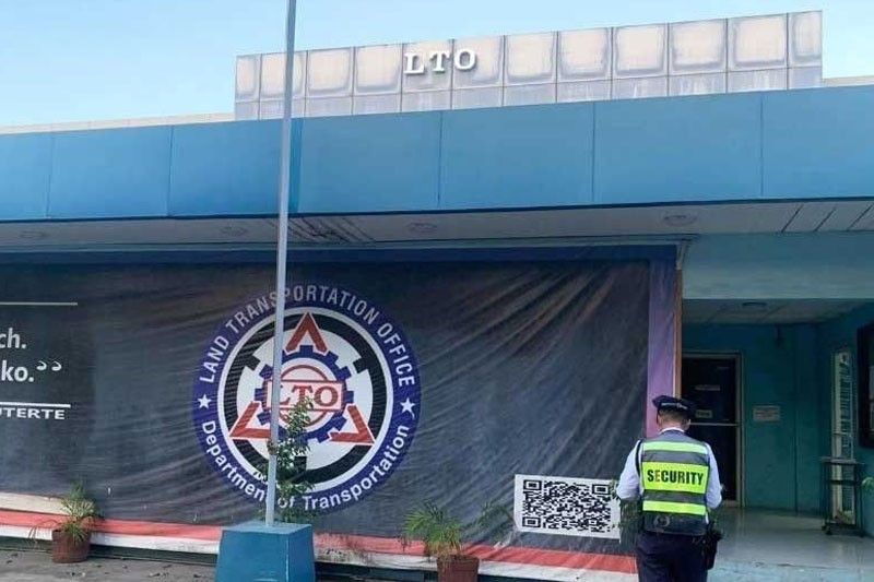 LTO district chief suspended over fixers