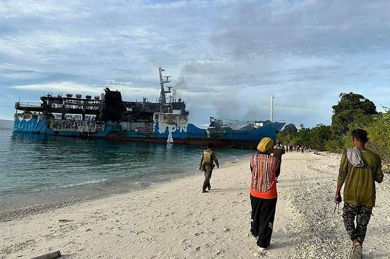 Nasunog na barko sa Basilan hindi â��overloadedâ�� â�� PCG