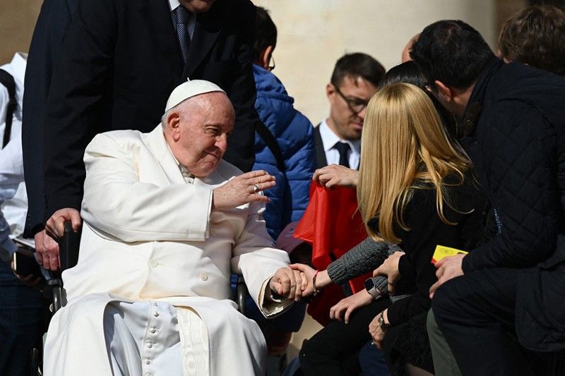 Hospitalized Pope Francis improving after antiobiotics for bronchitis â�� Vatican