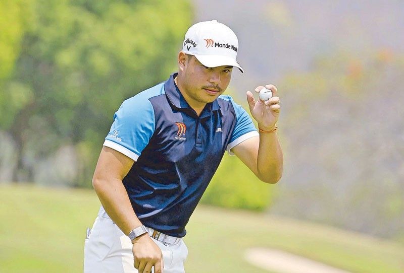 Wilkins shatters course-record with 61; Filipino bets 8 shots off