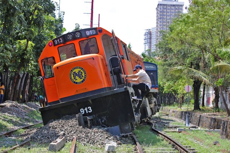 PNR train derailed; 400 passengers, crew unhurt