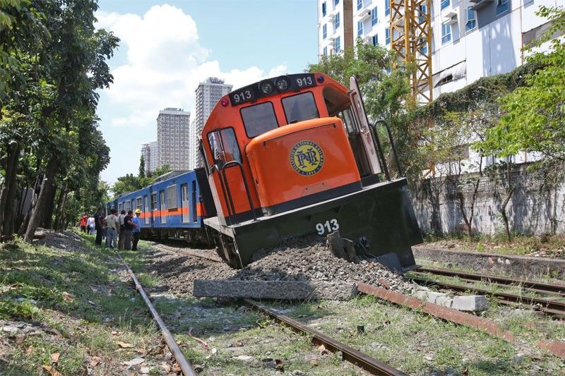 PNR train nadiskaril sa Makati City