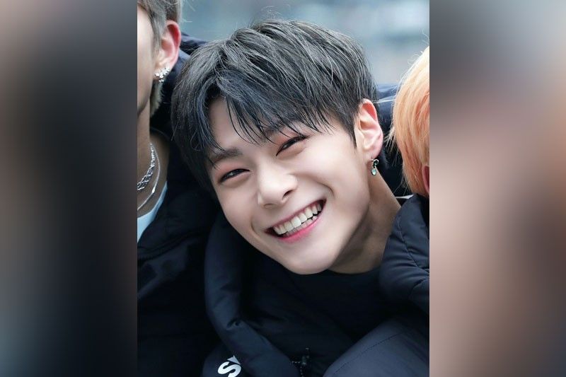 Fans todo ang pagluluksa, Moonbin ng Astro nakitang walang buhay