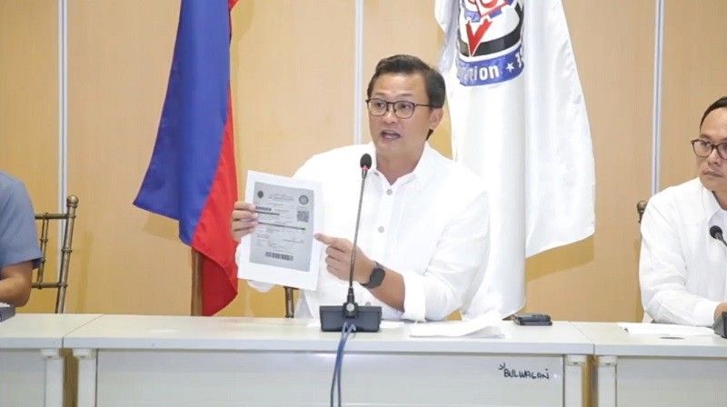 House urged to make LTO explain shortage of plastic driver's license cards
