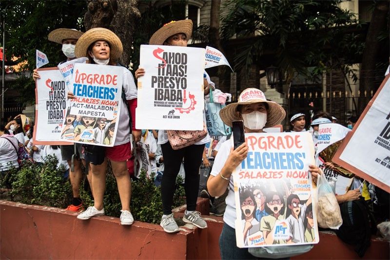 Teachers demand higher salaries