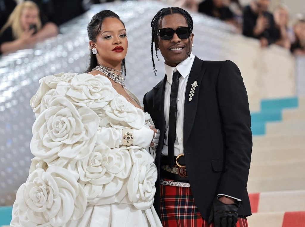 Hamil Rihanna, A$AP Rocky menutup karpet merah Met Gala 2023