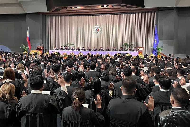 'Help achieve justice, TikTok wisely,' new lawyers told at oath-taking