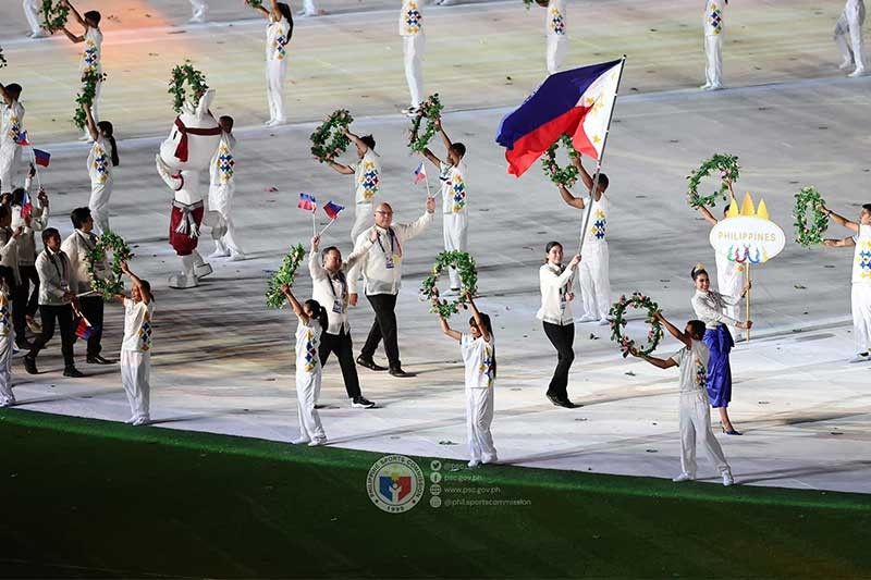Alyssa Valdez overwhelmed to have led 'empowered' athletes in SEA Games opening ceremony