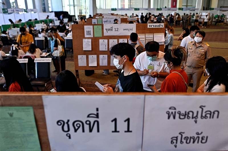 Thais queue at temples, schools as early voting begins