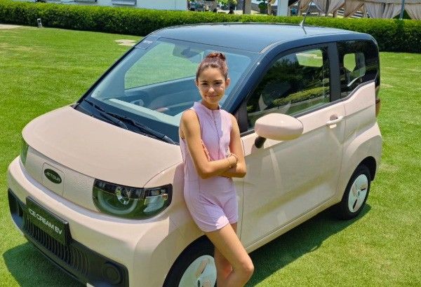 Kendra Kramer mendapatkan mobil listrik sebagai mobil pertama pada usia 13 tahun