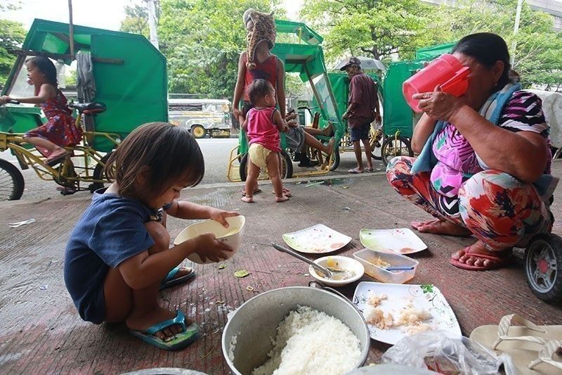 Pamilyang Pinoy na dumanas ng gutom, nabawasan - SWS