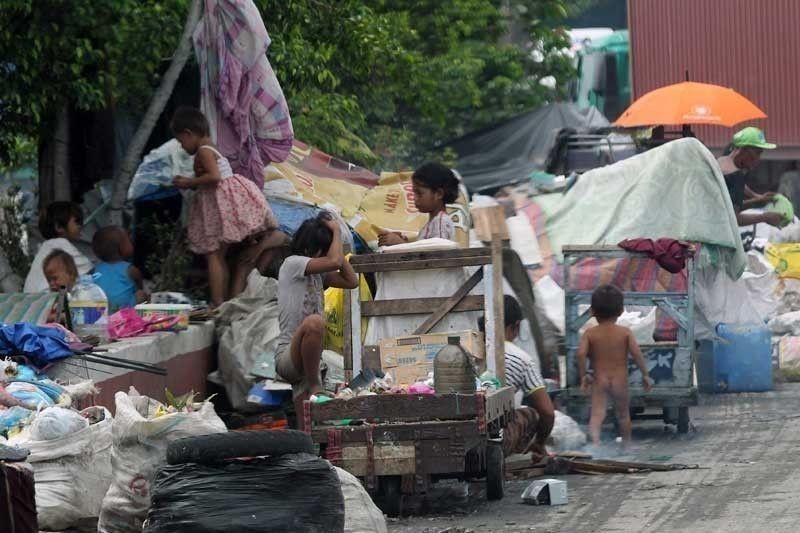 Bilang ng pamilyang Pinoy na nagugutom, bumaba