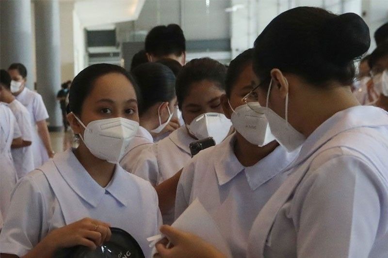 Lawmaker eyes P64k â��base payâ�� for government nurses