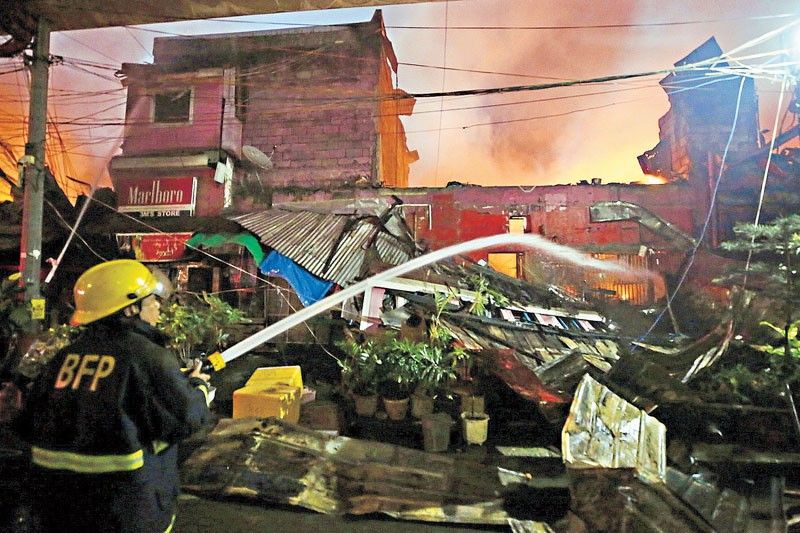 1 dead, 4 hurt in Manila fire