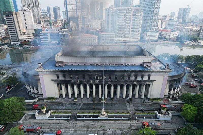 ‘Built heritage emergency’: Para advokat meratapi kebakaran di Kantor Pos Pusat Manila