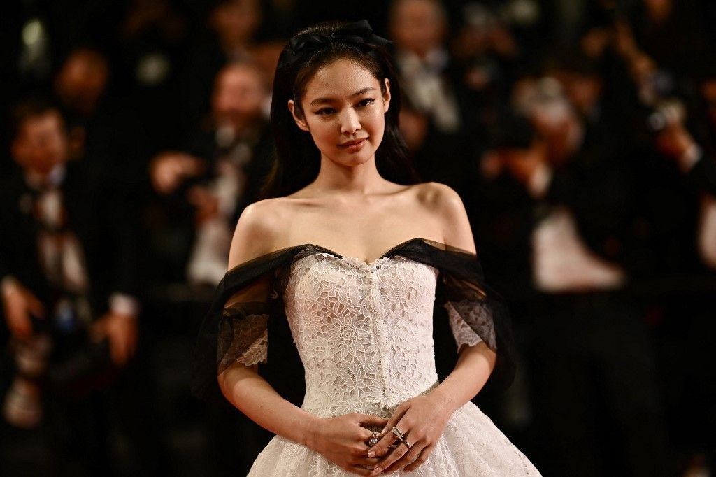 Jennie Kim Blackpink debut di karpet merah Cannes