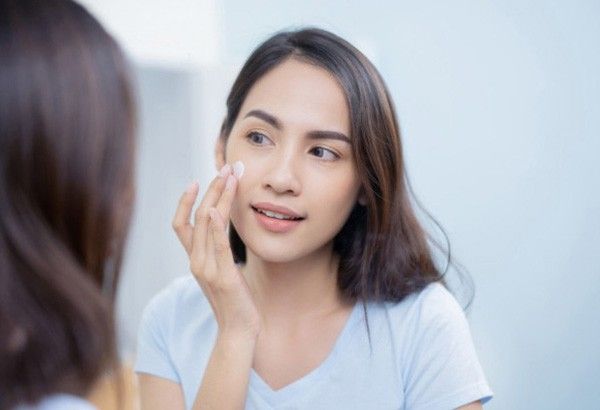 Never go out without moisturizer, dermatologist says