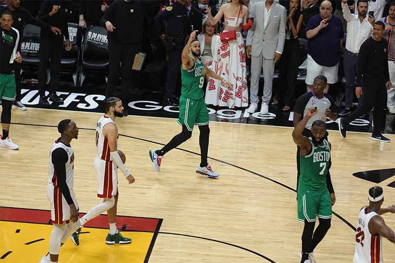 White's crazy buzzer-beater helps Celtics force Game 7 vs Heat