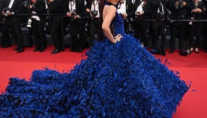 Aishwarya Rai in Michael Cinco - Cannes 2019 | Fancy dresses long, Red  carpet fashion, Red carpet dresses