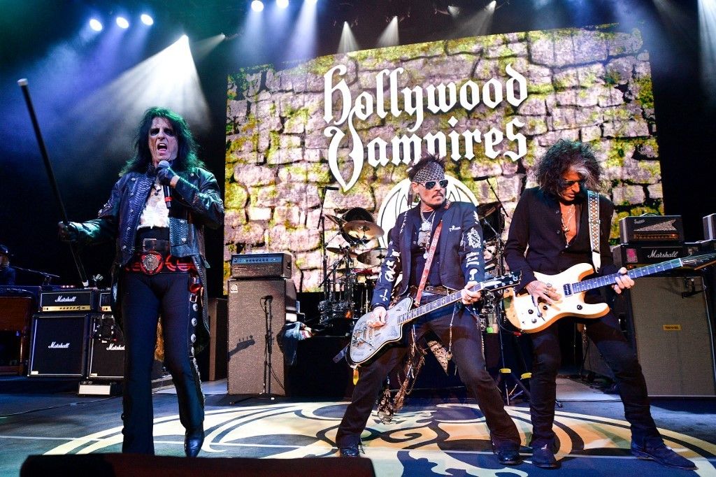 Johnny Depp fractures ankle, postpones several tour dates with Hollywood Vampires
