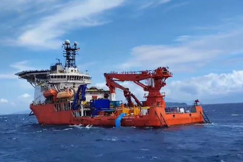 Philippines starts siphoning oil from sunken tanker