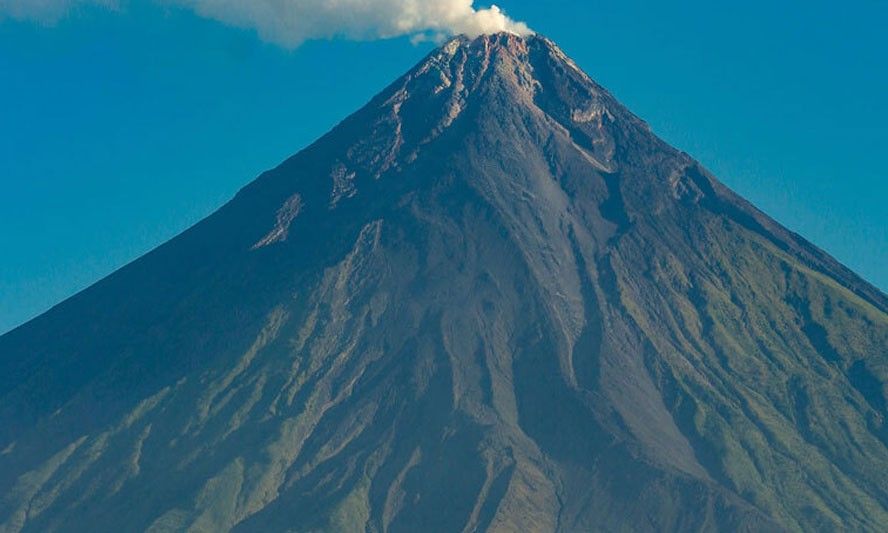 Alert level 3 itinaas sa Mayon!