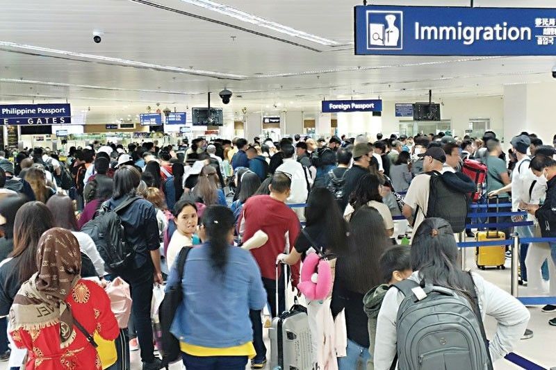 BI nagpaliwanag sa mahabang pila sa departure area ng NAIA-T3