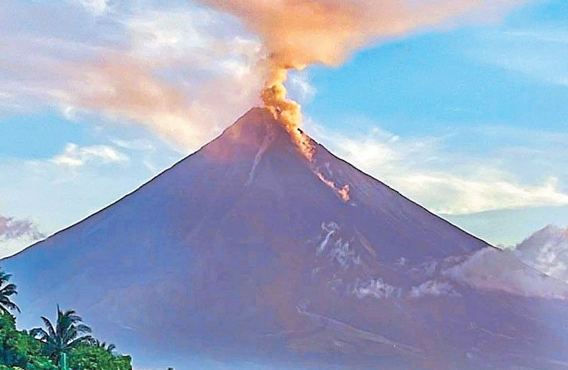 Mayon on Alert Level 3 amid magmatic eruption