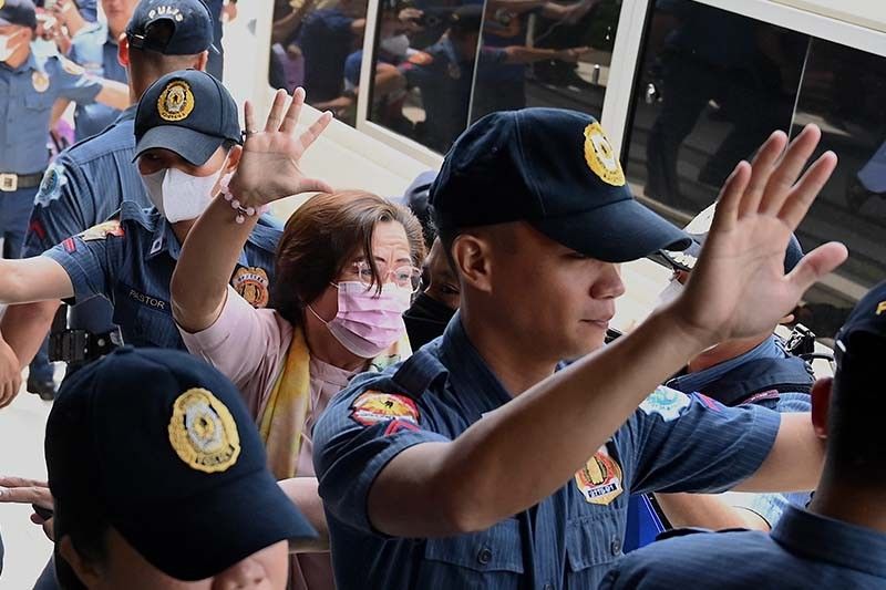 De Lima lawyers to ask court to reconsider dismissal of bail petition