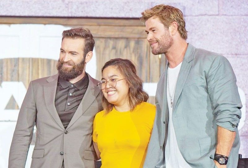 Pinay fan recalls â��surrealâ�� encounter with Chris Hemsworth