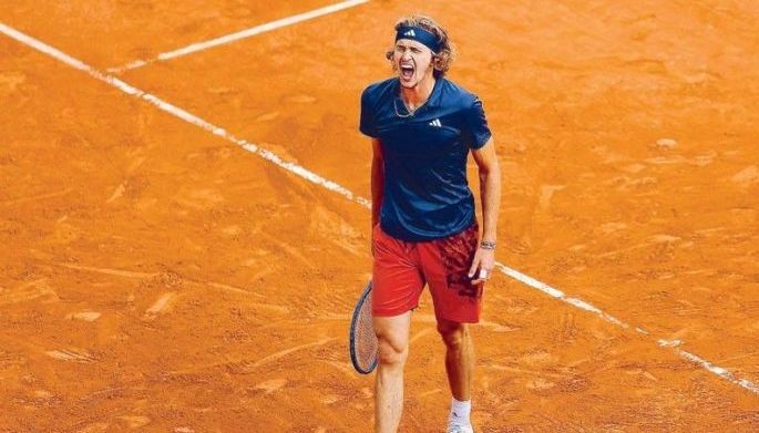 Zverev back in French Open Final Four