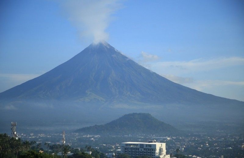 Alert Level 3 raised over Mayon, eruption possible