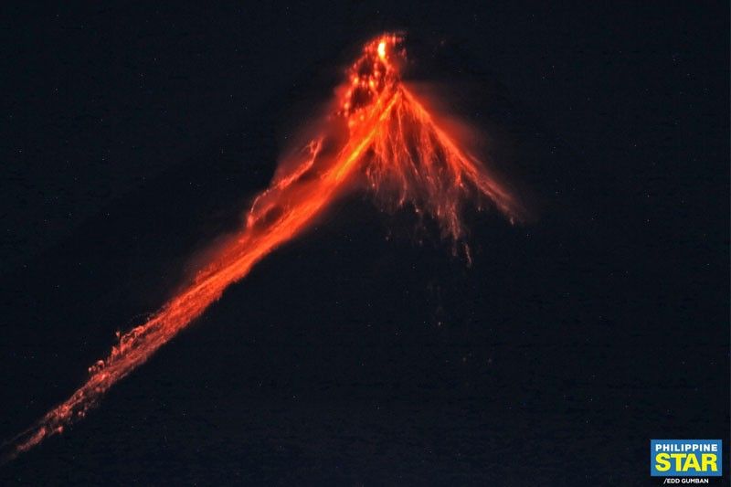 Higit 14K katao inilikas sa pag-aalburoto ng Mayon