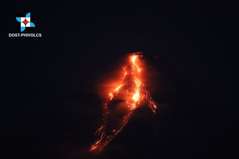 Over 13K evacuated as lava from Mayon reaches nearly one kilometer from crater