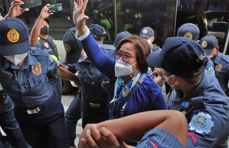 De Lima co-accused want judge to inhibit from case