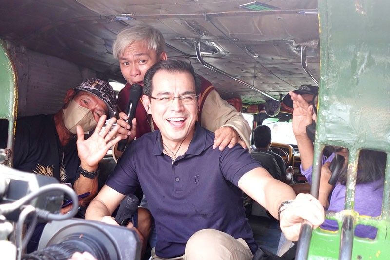 Isko Moreno nangakong â��di kakandidato sa 2025, ibang datung na pinamimigay galing sa sariling bulsa?!