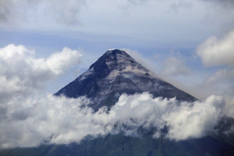 NDRRMC: 20K people flee homes as Mayon unrest continues