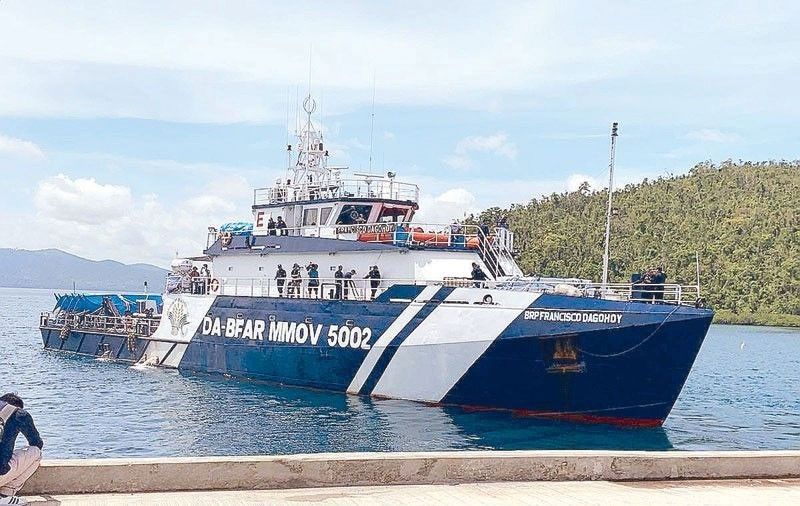 Barko ng Pinas, binuntutan ng Chinese Navy vessels sa West Philippine Sea