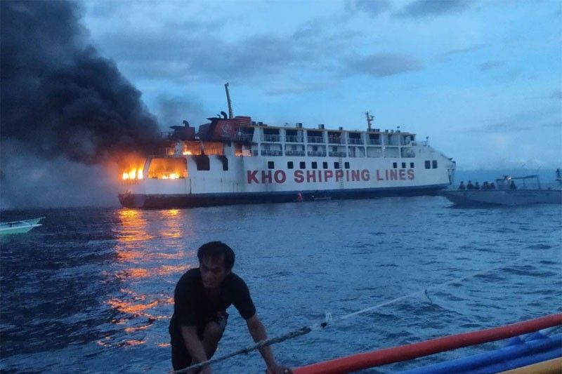 Passenger vessel tinupok ng apoy sa gitna ng karagatan