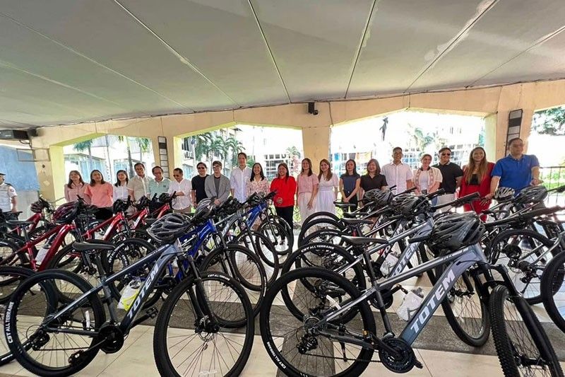 200 bisikleta, pinamigay ni Mayor Joy sa masisipag na manggagawa sa lungsod