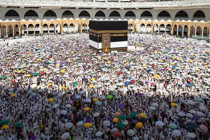 Huge crowds 'stone the devil' as fiercely hot hajj winds down