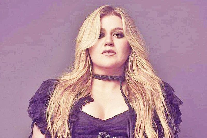 Kelly Clarkson releases an entire album of revenge songs