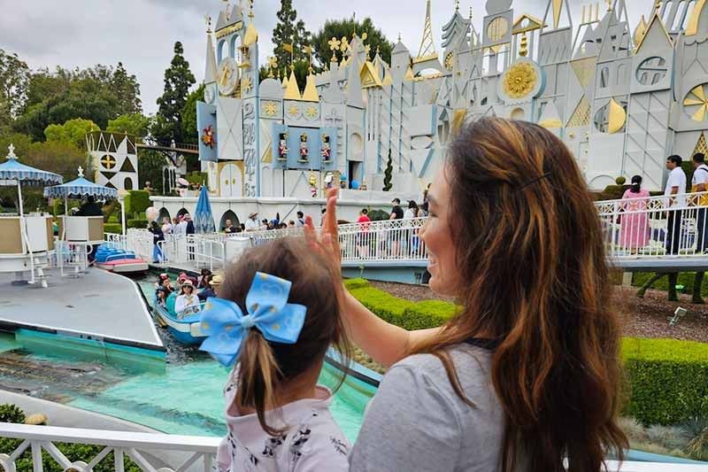 Mommy relives her Disneyland Resort girlhood with her 2 babies